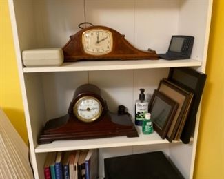 VINTAGE CLOCKS.  ELECTRIC 