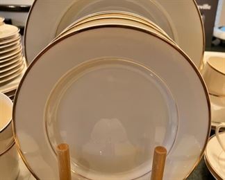 International Ultra Bone ‘High Point’ 88 piece china set