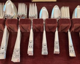 Silverplate flatware set
