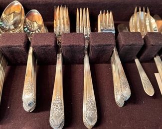 Silverplate flatware set