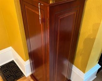 The Bombay Co. plant stand with double side storage