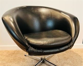 1960’s Overman swivel pod chair
