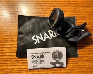 SNARK Supertight ST-8 guitar/instrument tuner