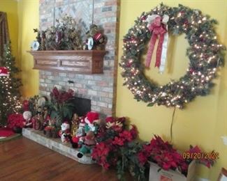 Christmas decor. Large wreath (48"). Other misc accessories.
