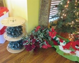 Large outdoor lights and misc holly decor