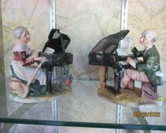 Norleans figurines.