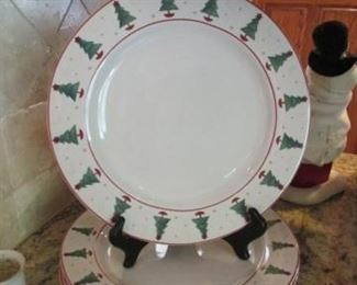 Holiday dishes (4 plates only)