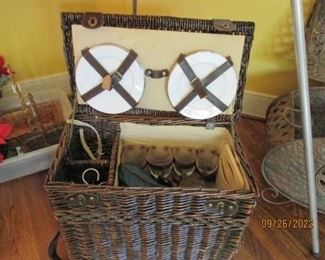 Picnic Basket with contents for 4.