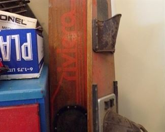 old skis, decor 