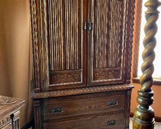 ARMOIRE - ETHAN ALLEN ROYTAL CHARTER OAK