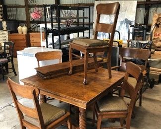 Beautiful claw ft Oak Table with 7 leaves & 6 chairs