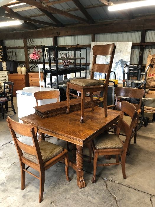 Beautiful claw ft Oak Table with 7 leaves & 6 chairs