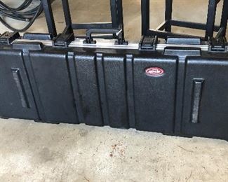 SKB 31 series 2 gun case, keys & on wheels