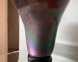 Lot 038
Irridescent Art Glass Vase