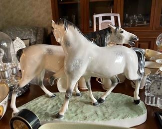 Antique Austrian porcelain pair of Horses - "Gloriette Ceramic, Wein" HALF A LEG IS MISSING :(