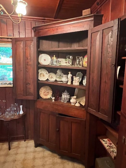 Southern Belles Estate Sales in Bristol, TN starts on 8/19/2022