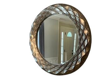 $200 - Gorgeous Contemporary Large Round Waves Mirror SK121-5                                                                                              Description: Contemporary styled embossing in a champagne gold finish with dark rub (mirror size without the frame: 30h x 30w). Original Price $500
Condition: Excellent
Dimensions: 42 x 42"

CONTACT US FOR MORE PICTURES. www.GoodbyHello.com                                                         info@GoodbyHello.com          Local pickup only only Leesburg, VA,  Contact us for shipper suggestions.