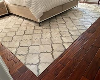 $1000 - Tahoe Collection 100" Natural Hide Leather Pile India Area Rug SK121-50                                                                       Description:  This is a statement piece.  Delish for your feet and stunning for any room. The Natural Hide Collection brings a sense of warmth and comfort with a modern flair to any room. Each rug is meticulously hand-made from premium hair-on cowhide. Make a statement with clean lines and rich texture. Original Price $2400
Condition: Excellent
Dimensions:  9.5' x  13'
CONTACT US FOR MORE PICTURES. www.GoodbyHello.com                                                         info@GoodbyHello.com                   Local pickup only only Leesburg, VA,  Contact us for shipper suggestions.