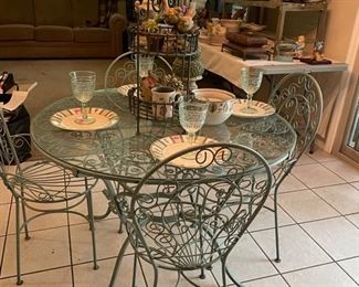 Woodard patio table set