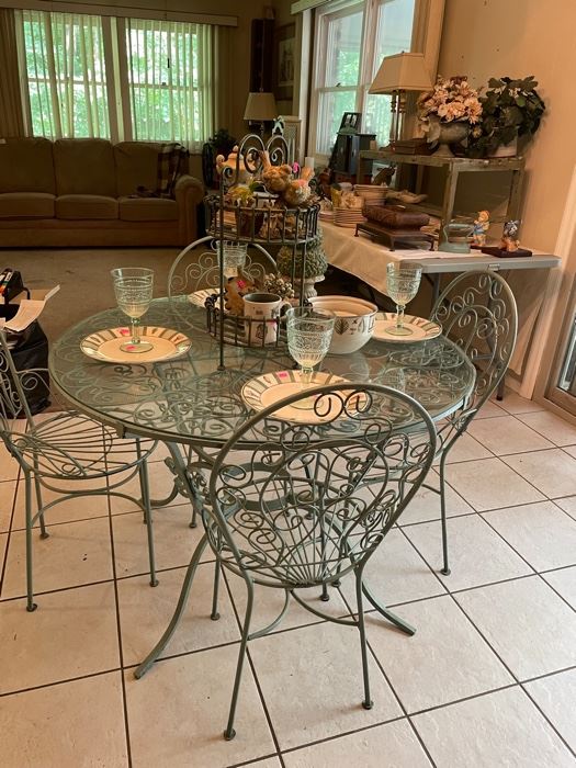 Woodard patio table set