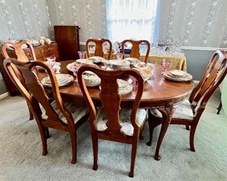 Dining Room Set by White - 2 Leafs - 8 Chairs 