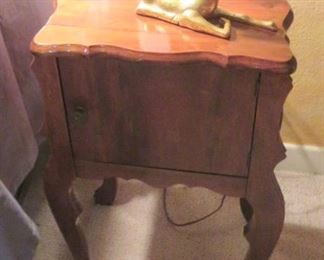 Nice copper-lined side table humidor 