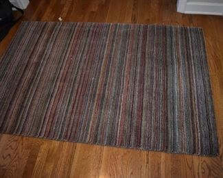 Beautiful fully padded 6x9 rug