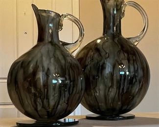 Set/2 Artful Glass Pitchers