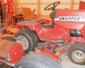 SNAPPER LAWN TRACTOR