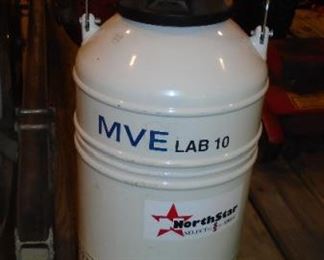LIQUID NITROGEN TANK
