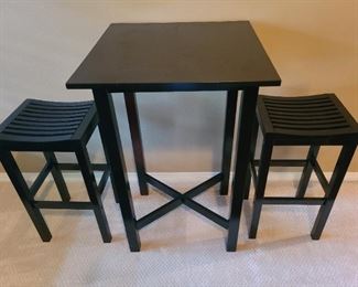 Pub style table set