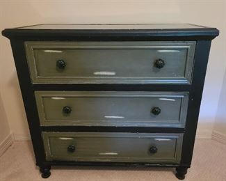 3 drawer dressor w/reflection top