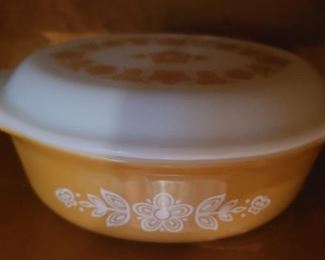 Vintage Pyrex "Butterfly Gold" - large