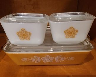 Vintage Pyrex "Golden Yellow Flower"
