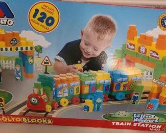 Molto Blocks Train Station