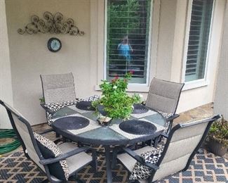4 chair w/round table patio set