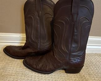 Men's Tecovas Ostrich cowboy boots w/matching belt
Size 10D