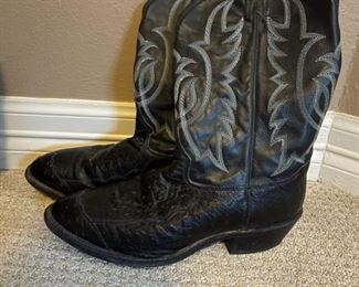 Men's Tony Lama cowboy boots
Size 10EE