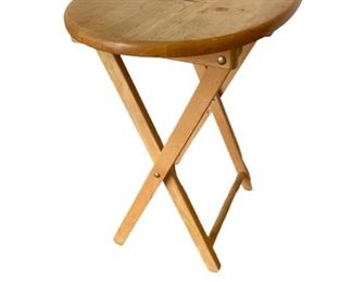 $75 - Set of 4 Folding Oval Wood TV Trays/ Occasion Tables ES99-22                                                                                                 Set of 4 TV trays with stand. Perfect solution for a first apartment or a kid heading off to college. TV Tray = side table = Nightstand = whatever you want to use it for!

Length : 24
Width : 16
Height : 26

LOCAL PICK UP MCLEAN, VA. SHIPPING SUGGESTIONS AVAILABLE UPON REQUEST.