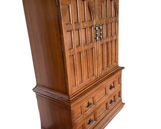 $550 - Thomasville Furniture Oak Wardrobe / Chest of Drawers MF95-30                                                                                       Description:  Mid Century Oak Wardrobe.  Adds plenty of storage!

Dimensions: 41 x 20 x 58H

Condition: Good condition

Local pickup McLean VA.  Contact us for shipper suggestions.
