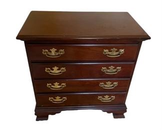 $75 - Delwood Furniture 4 Drawer Bachelor Chest Nightstand / End Table  MF95-26                                                   Description : Dark wood nightstand chest with four drawers. This very pretty and traditional bachelor chest features bracket feet and Chippendale style brass hardware. The small chest is in very good vintage condition.


Item Number : 95-26

Category : Nightstands

Brand : Delwood Furniture Co

Local Pick up McLean, VA.  Contact us for shipper suggestions.

Condition Desc. : Good Condition
Location : McLean VA

Measurements

Length : 24
Width : 14
Height : 24