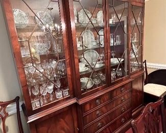 Bevan Funnell Limited ( English)
Mahogany China Cabinet 
