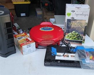 Assortment of Kitchen Items