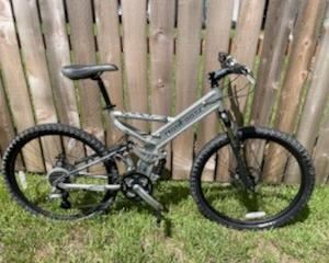 26" Mongoose Black Comb suspension Bike $150