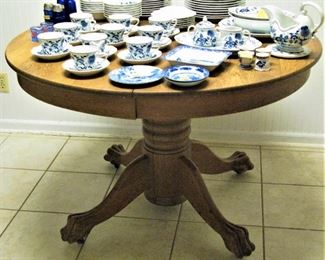 Antique Claw Feet Solid Wood Round Table