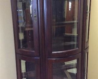 4 SHELF LIGHTED CURVED GLASS CURIO