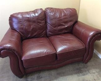 BURGUNDY LEATHER LOVESEAT