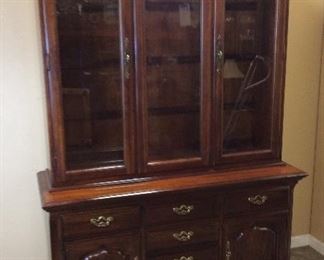 THOMASVILLE FURNITURE 2 PIECE LIGHTED CHINA CABINET