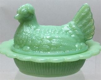 JADEITE HEN ON NEST, 6 1/2in L