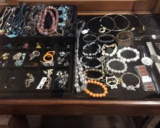 LARGE COSTUME JEWELRY GROUP, NECKLACES, BRACELETS, EARRINGS